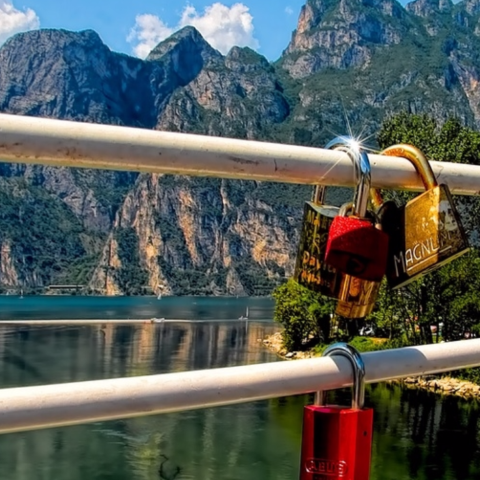 Should I change the locks configuration in SQL Server?